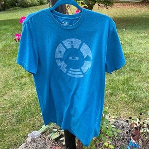 Oakley regular fit Sz large tshirt